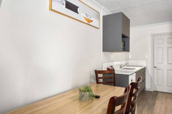 Family 1-Bedroom Apartment with Spa dining area